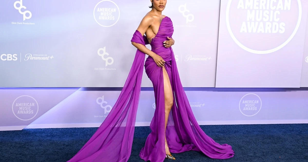 52nd AMAs Fashion: Bold Red Carpet Looks That Stole the Show