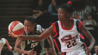 Sheryl Swoopes takes control of a loose ball.