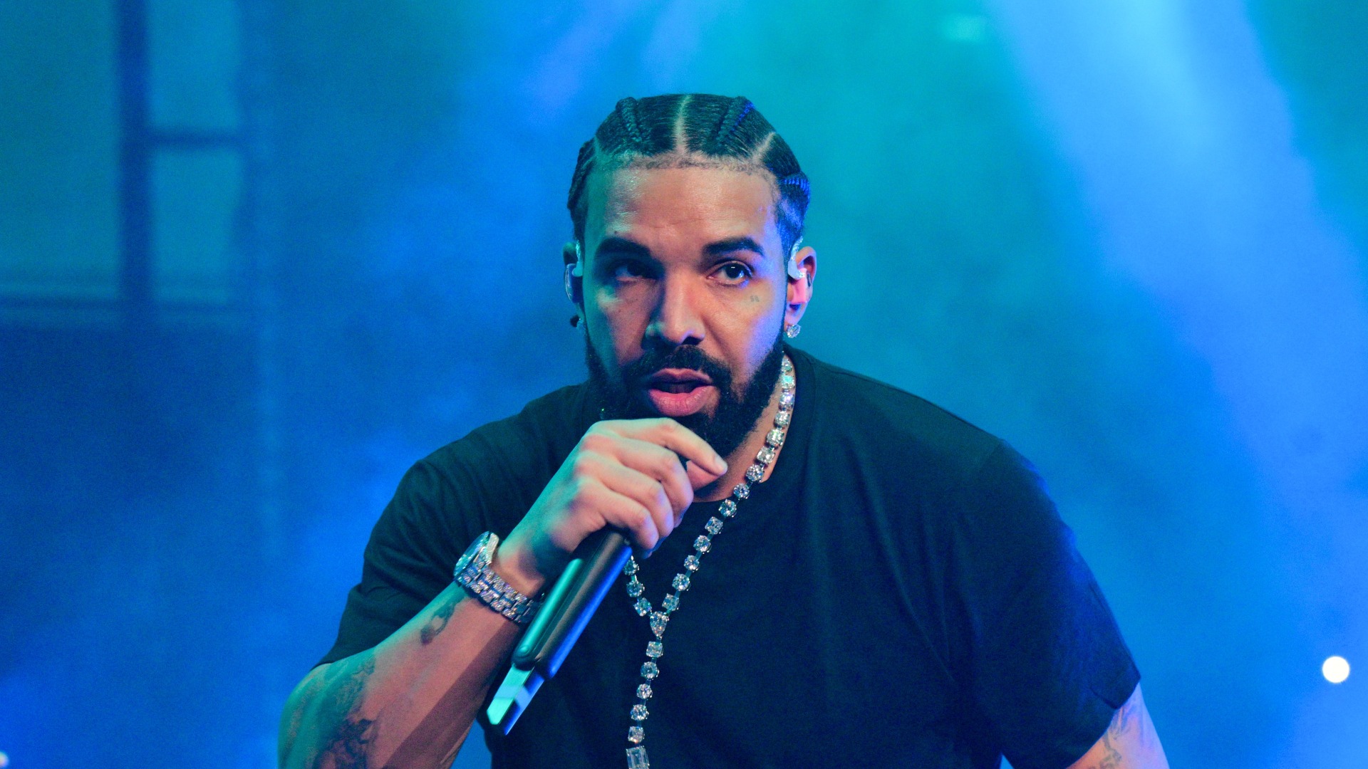 Drake Files Federal Defamation Lawsuit Against Universal Music Group Over Kendrick Lamar Diss Track “Not Like Us” Drake Files Federal Defamation Lawsuit Against Universal Music Group Over Kendrick Lamar Diss Track “Not Like Us”