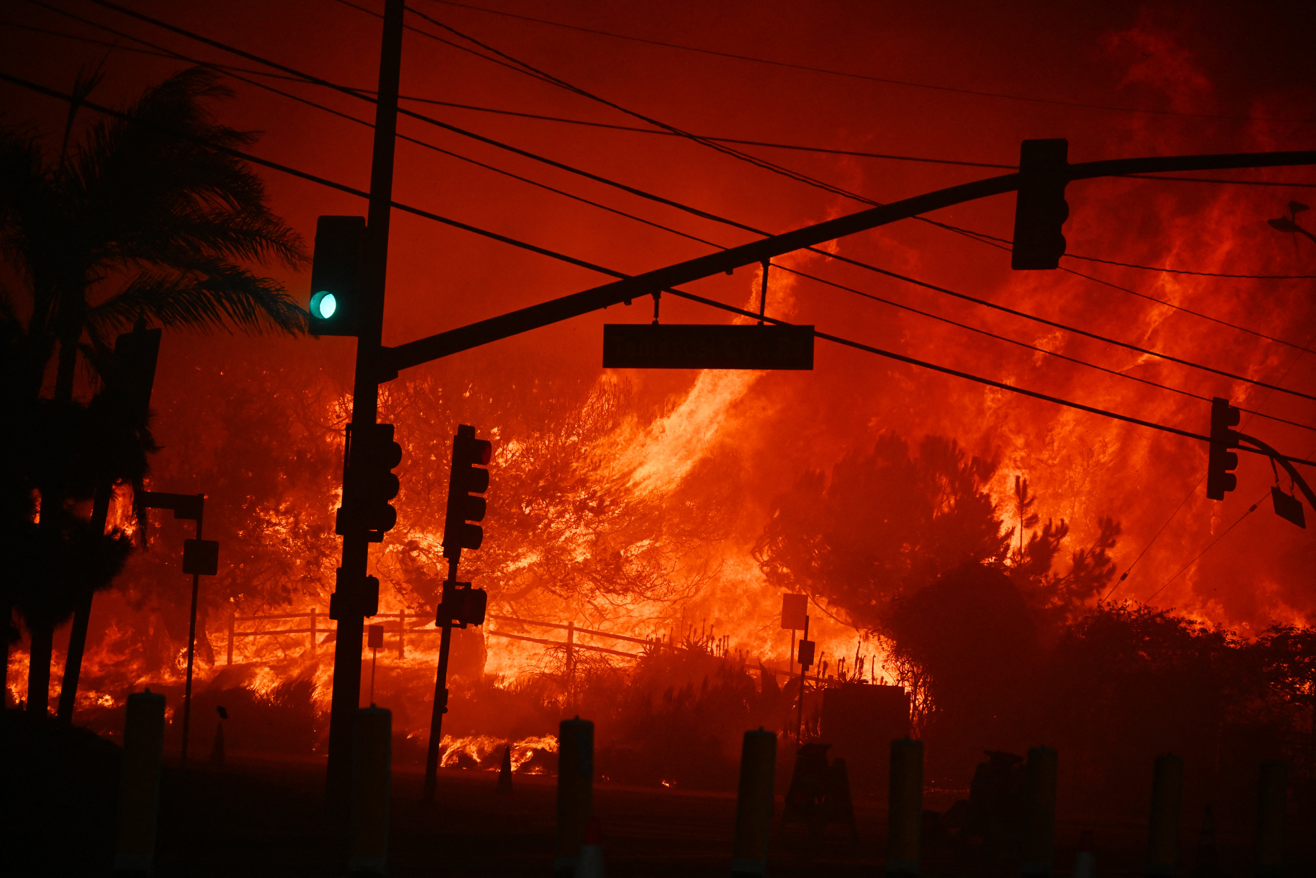 Thousands Evacuate As Wildfires Continue To Spread Across Los Angeles County Thousands Evacuate As Wildfires Continue To Spread Across Los Angeles County