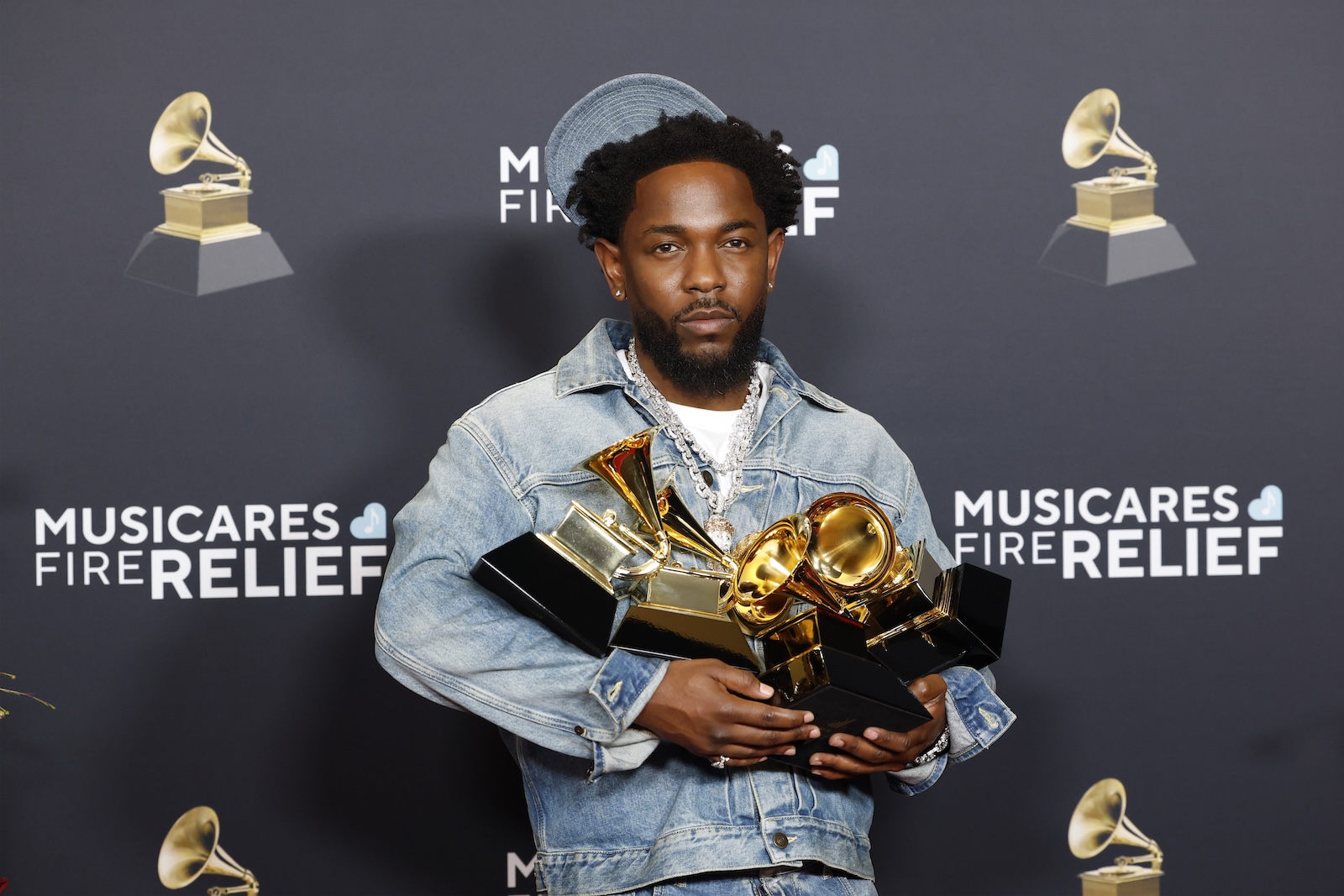 Kendrick Lamar Channeled his Pettiness Through Fashion While Accepting his Grammys Kendrick Lamar Channeled his Pettiness Through Fashion While Accepting his Grammys