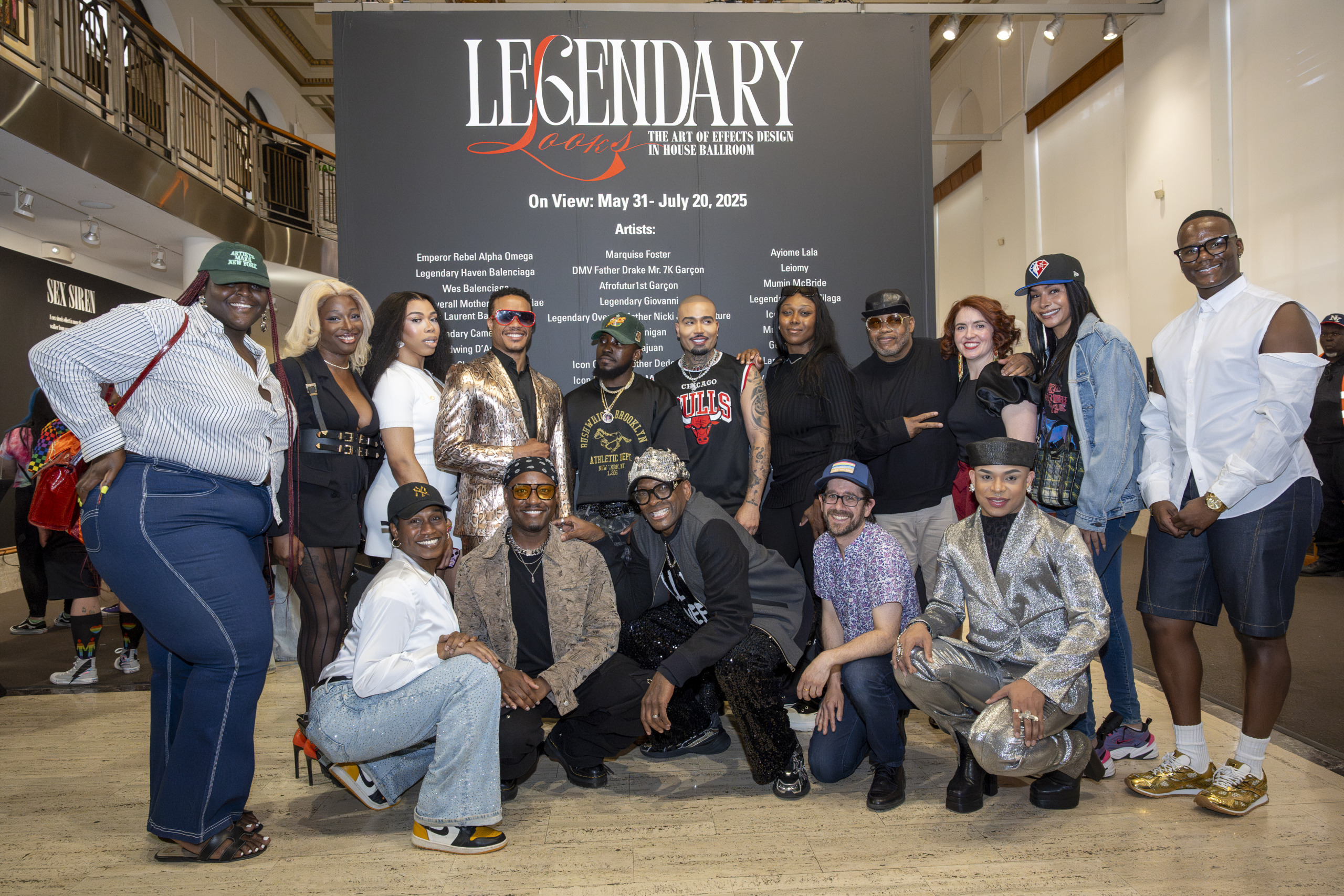 アート・デザイン・音楽 THE LOOK Adlentures In Pop& Rock Fashion THE LOOK Adlentures In Pop& Rock Fashion - メルカリ