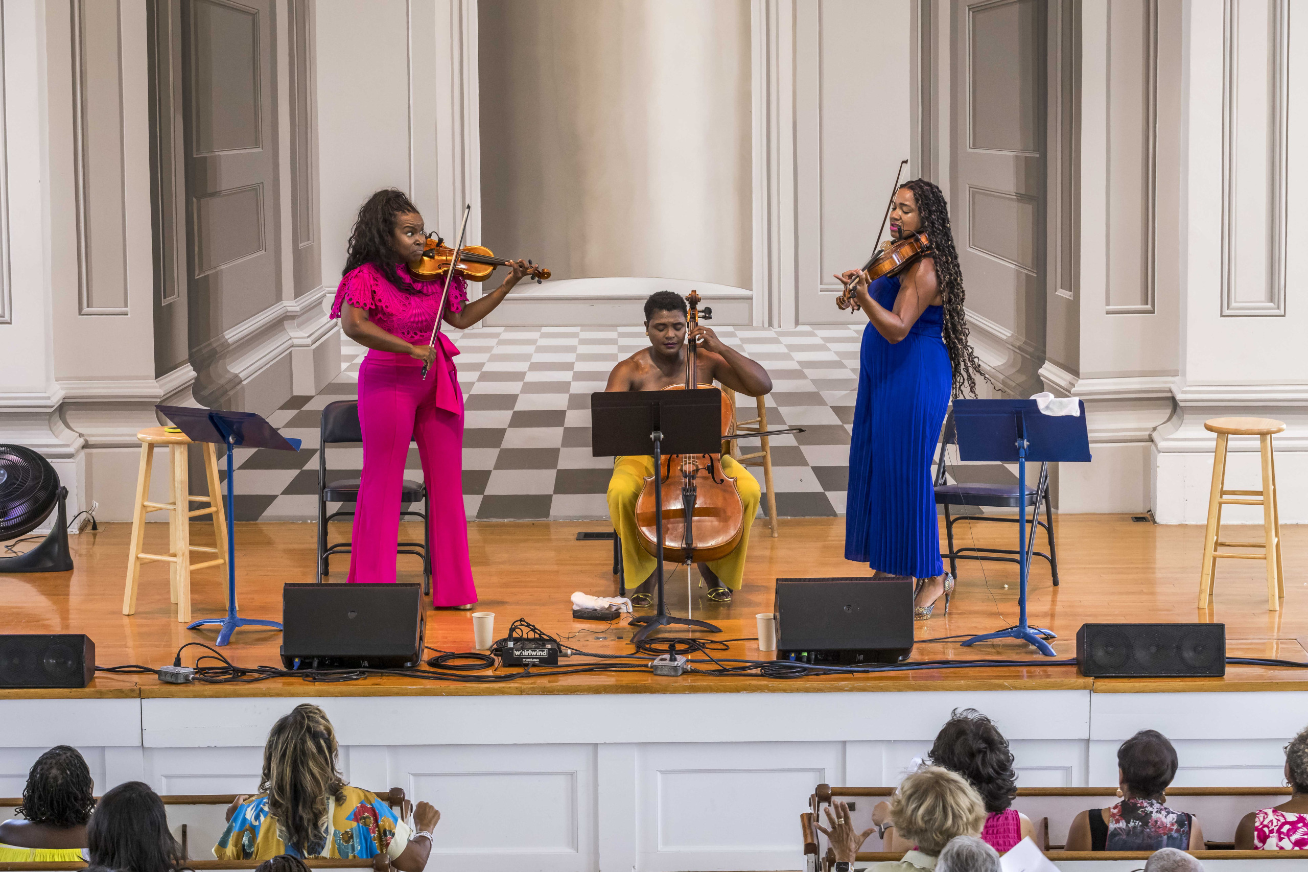 The String Queens performing at the 2025⁤ Dining with Deb ⁢on the Vineyard event.