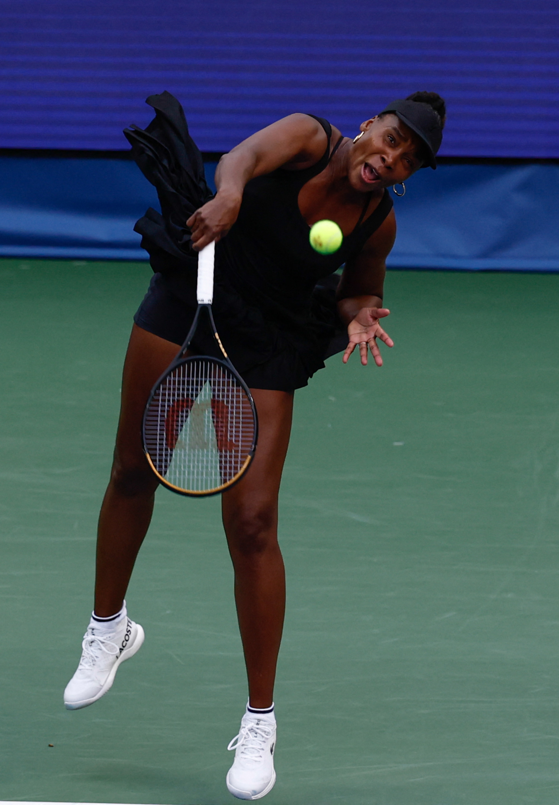 Naomi Osaka's Quiet Power Advances to 2025 US Open Semi-Finals