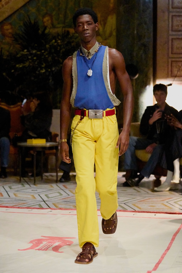 最終セール！超かっこいい！Versus versace milano 水着 Versace SS26 Heats Up Milan With Bold Color and Sex Appeal