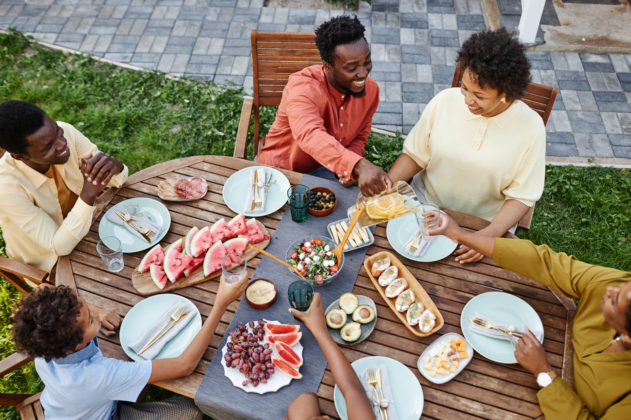 The New Rules of Summer Entertaining: A Guide to Hosting Guests
